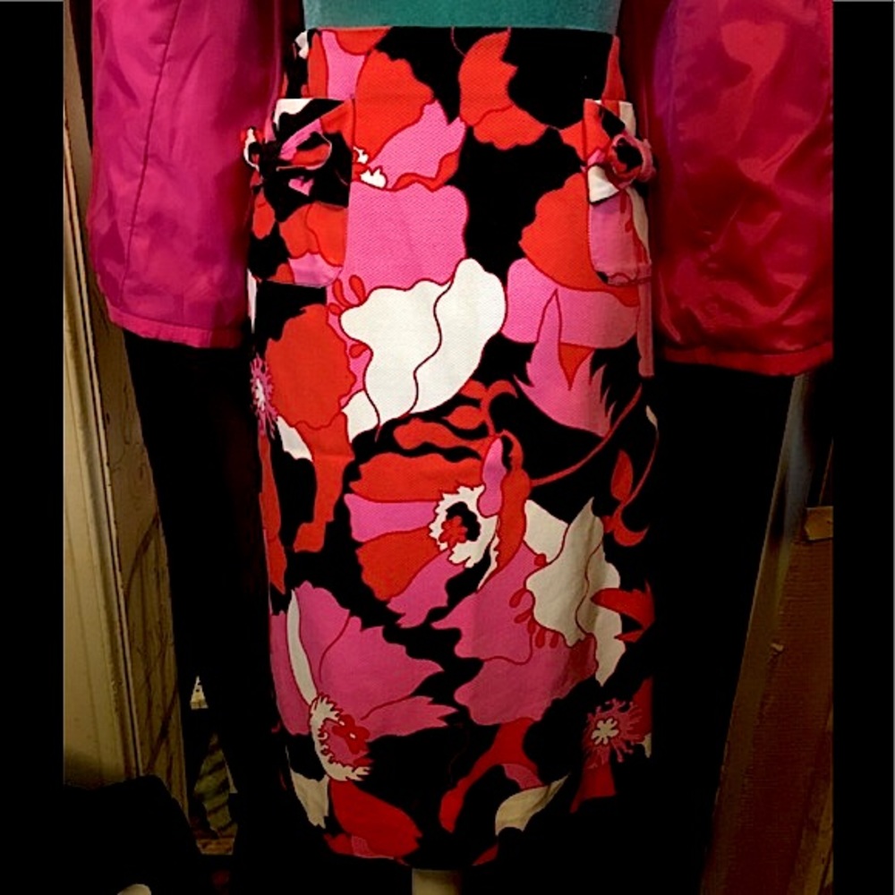 Andrea Viccaro Skirt Vintage Honeycomb Design
Size 16 Vibrant Floral Pattern